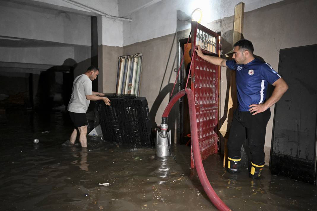 Ankara'da sağanak yağış hayatı olumsuz etkiledi! 5